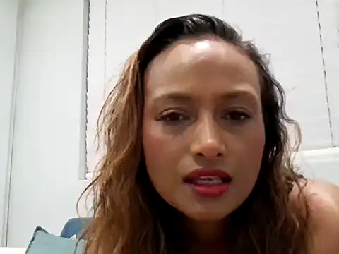 Snapshot of Queen-Of-The-South chatting on 10, 10, 2025 Queen-Of-The-South online show from 10, 10, 2025