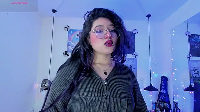 Snapshot of SabrinaV_ chatting on 27, 5, 2026 SabrinaV online show from 27, 5, 2026