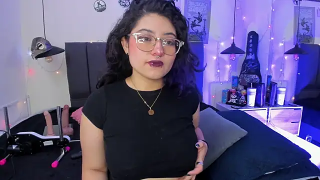 Snapshot of SabrinaV_ chatting on 9, 6, 2026 SabrinaV online show from 9, 6, 2026