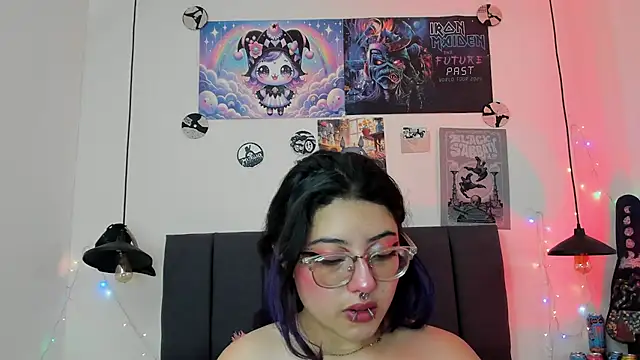 Snapshot of SabrinaV_ chatting on 8, 5, 2026 SabrinaV online show from 8, 5, 2026