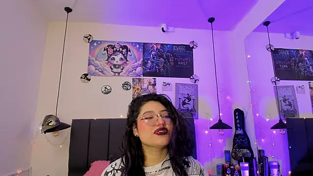 Snapshot of SabrinaV_ chatting on 4, 6, 2026 SabrinaV online show from 4, 6, 2026