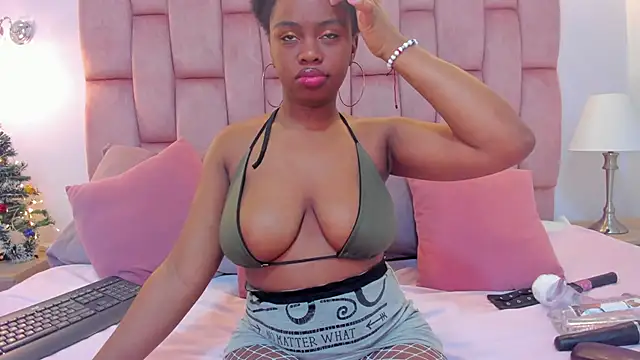 Snapshot of hazellanee chatting on 1, 12, 2025 hazellanee online show from 1, 12, 2025