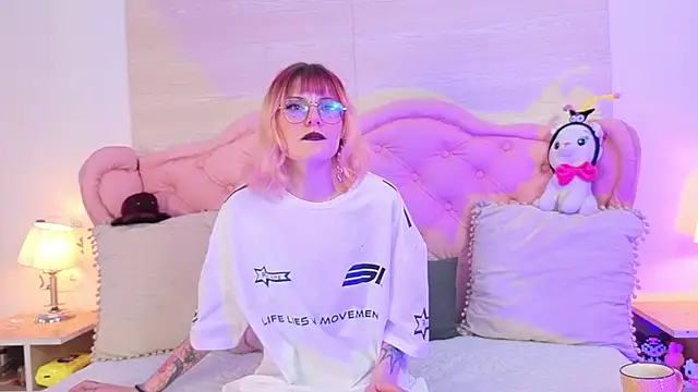 Snapshot of Rossiie_Hunt_ chatting on 26, 11, 2025 Rossiie Hunt online show from 26, 11, 2025