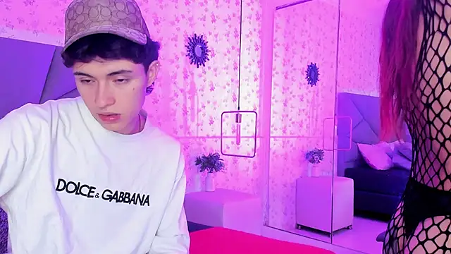 Snapshot of meganandtylerr19 chatting on 25, 11, 2025 meganandtylerr19 online show from 25, 11, 2025