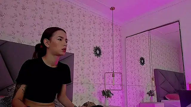 Snapshot of meganandtylerr19 chatting on 28, 10, 2025 meganandtylerr19 online show from 28, 10, 2025