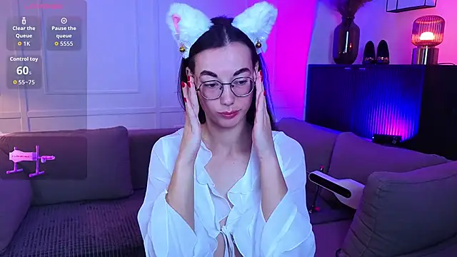 Snapshot of EmmaJakson chatting on 19, 10, 2025 EmmaJakson online show from 19, 10, 2025