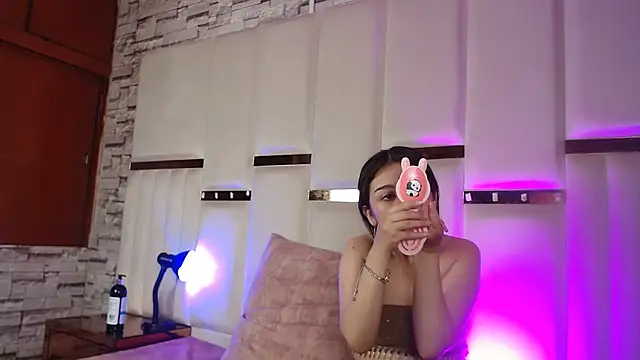 Snapshot of ANLLELOAndANGELA chatting on 8, 11, 2025 ANLLELOAndANGELA online show from 8, 11, 2025