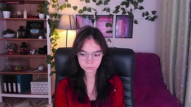 Elise Noir online show from 6, 10, 2025