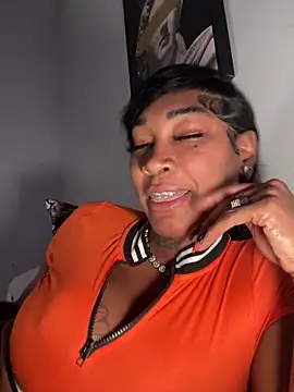 QUEENCALIMOD online show from 18, 10, 2025