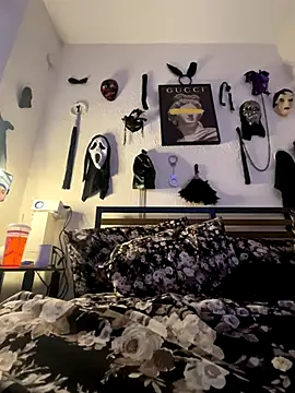 QUEENCALIMOD online show from 9, 11, 2025