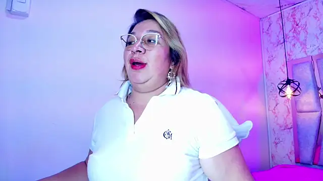 Snapshot of MaylinRosse_ chatting on 28, 10, 2025 MaylinRosse online show from 28, 10, 2025