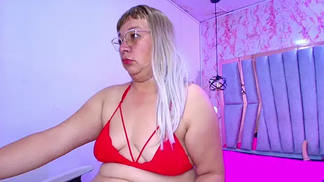 Snapshot of MaylinRosse_ chatting on 29, 10, 2025 MaylinRosse online show from 29, 10, 2025