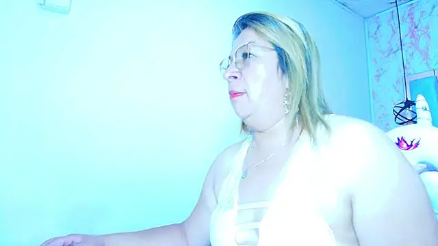 Snapshot of MaylinRosse_ chatting on 23, 10, 2025 MaylinRosse online show from 23, 10, 2025