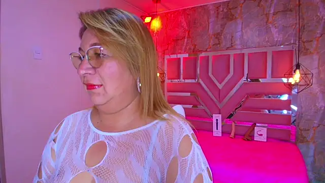 Snapshot of MaylinRosse_ chatting on 12, 11, 2025 MaylinRosse online show from 12, 11, 2025