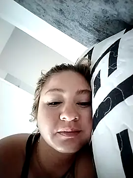 Mia Roushlatin online show from 28, 9, 2025