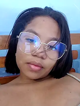 Snapshot of little_onixx chatting on 28, 10, 2025 little onixx online show from 28, 10, 2025