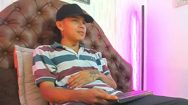Snapshot of noah_blake0 chatting on 25, 9, 2025 noah blake0 online show from 25, 9, 2025