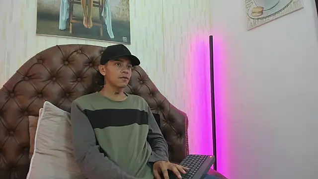 Snapshot of noah_blake0 chatting on 18, 9, 2025 noah blake0 online show from 18, 9, 2025