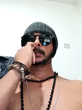 Snapshot of LVEZEX chatting on 1, 10, 2025 LVEZEX online show from 1, 10, 2025