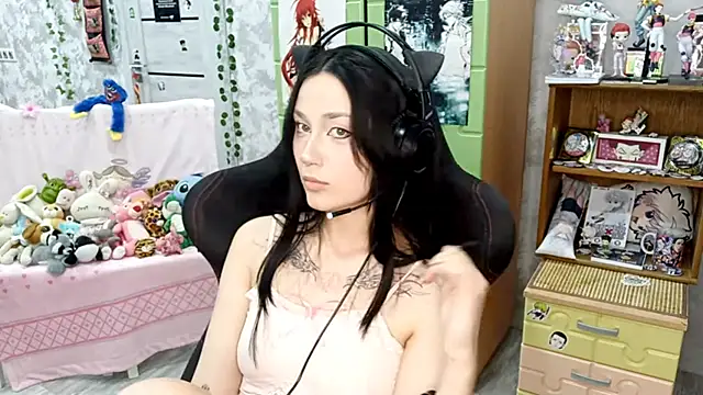 MiaJuiceee online show from 6, 10, 2025