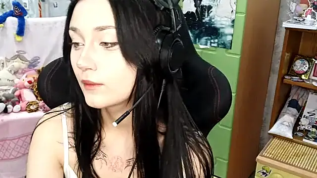 MiaJuiceee online show from 5, 10, 2025