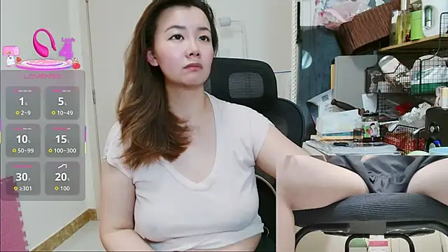 Snapshot of sallycui chatting on 19, 7, 2026 sallycui online show from 19, 7, 2026