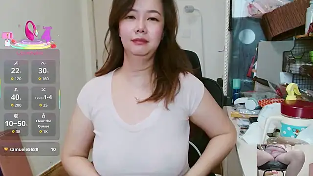 Snapshot of sallycui chatting on 13, 7, 2026 sallycui online show from 13, 7, 2026