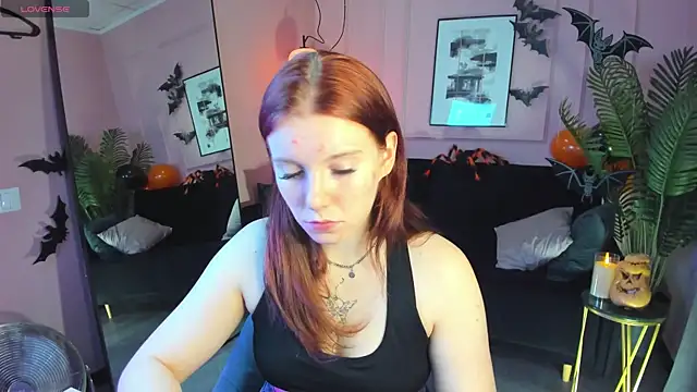 Layla Glam online show from 3, 11, 2025