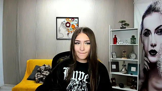 EllaClarke online show from 22, 10, 2025