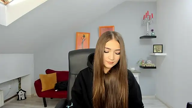 EllaClarke online show from 19, 10, 2025