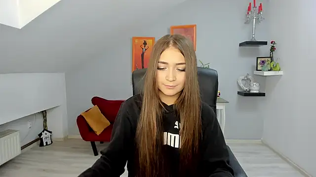 EllaClarke online show from 5, 10, 2025