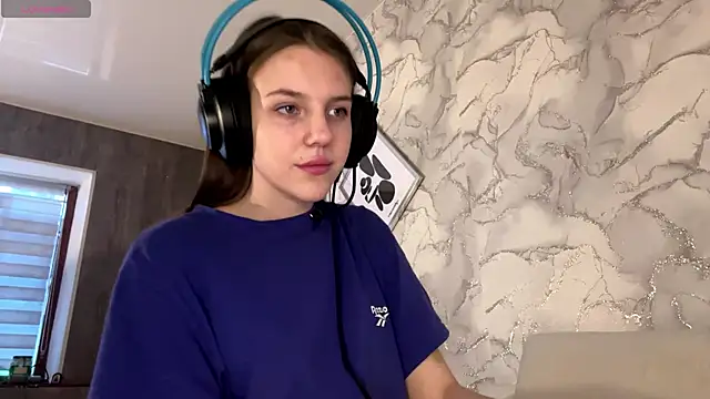 Elira Breeze online show from 31, 3, 2026