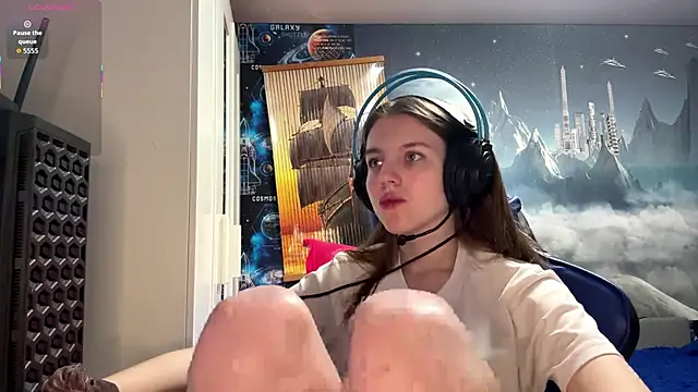 Elira Breeze online show from 23, 4, 2026