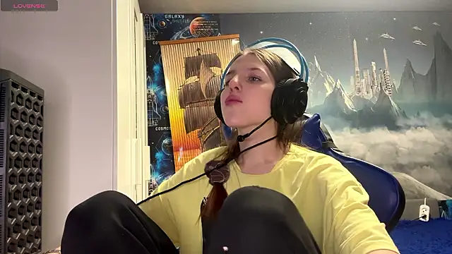 Elira Breeze online show from 13, 3, 2026