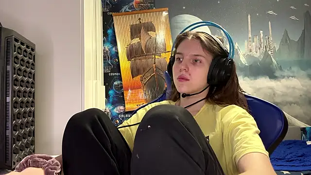 Elira Breeze online show from 11, 3, 2026