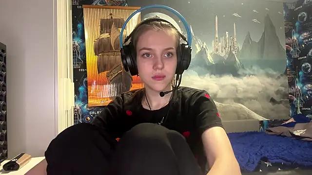 Snapshot of Elira_Breeze chatting on 3, 11, 2025 Elira Breeze online show from 3, 11, 2025