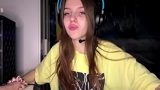 Elira Breeze online show from 9, 11, 2025