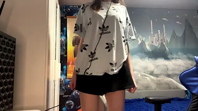 Elira Breeze online show from 18, 4, 2026