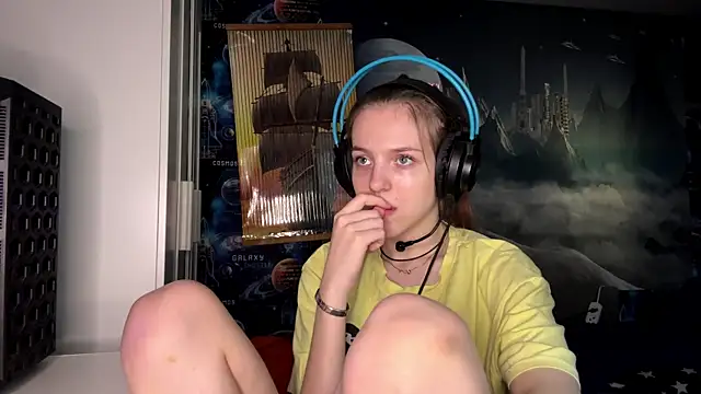 Snapshot of Elira_Breeze chatting on 2, 11, 2025 Elira Breeze online show from 2, 11, 2025