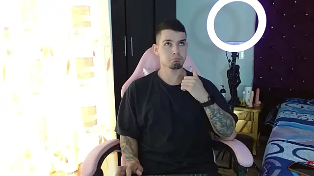 Snapshot of BooyHott_ chatting on 4, 11, 2025 BooyHott online show from 4, 11, 2025