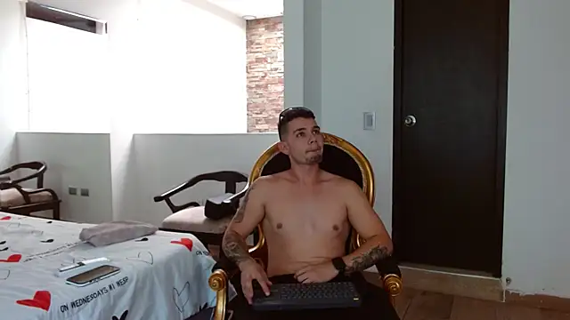 Snapshot of BooyHott_ chatting on 9, 10, 2025 BooyHott online show from 9, 10, 2025