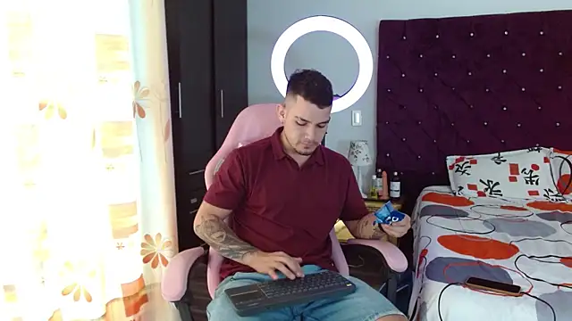 Snapshot of BooyHott_ chatting on 30, 10, 2025 BooyHott online show from 30, 10, 2025