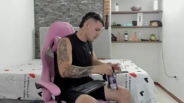 BooyHott  online show from 10, 1, 2026