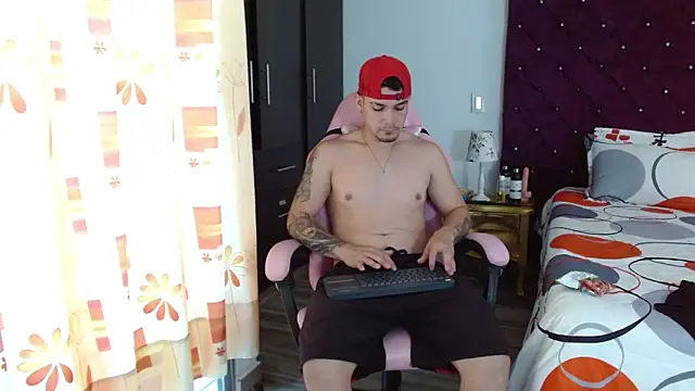 Snapshot of BooyHott_ chatting on 22, 10, 2025 BooyHott online show from 22, 10, 2025