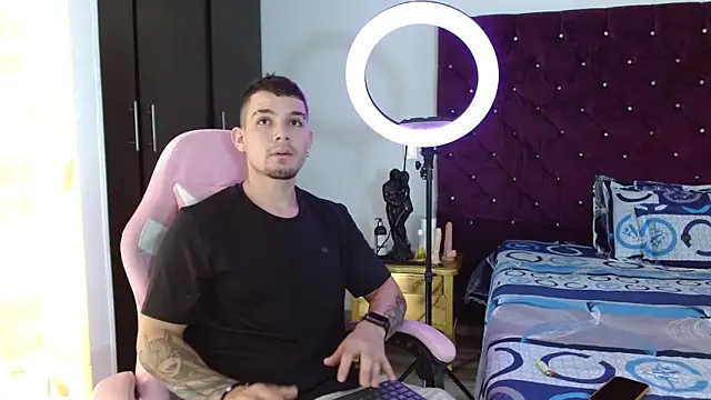 Snapshot of BooyHott_ chatting on 5, 11, 2025 BooyHott online show from 5, 11, 2025