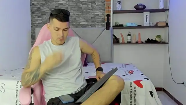 BooyHott  online show from 11, 1, 2026