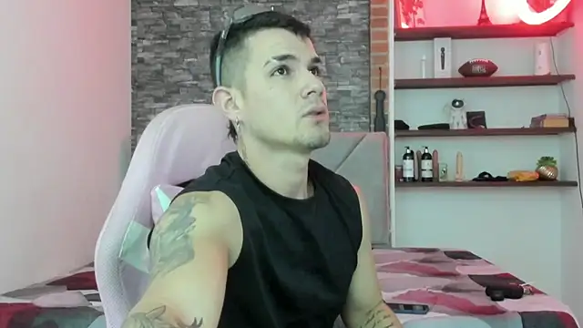 BooyHott  online show from 9, 2, 2026