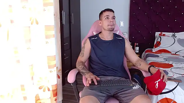 Snapshot of BooyHott_ chatting on 26, 10, 2025 BooyHott online show from 26, 10, 2025