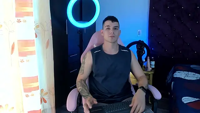 Snapshot of BooyHott_ chatting on 28, 11, 2025 BooyHott online show from 28, 11, 2025