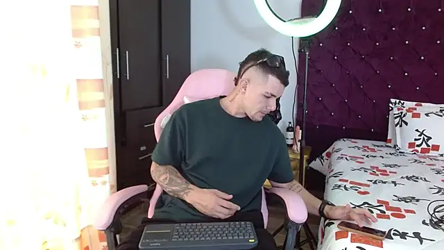 Snapshot of BooyHott_ chatting on 10, 11, 2025 BooyHott online show from 10, 11, 2025